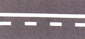 خط متقطع بجانب خط فاصل متواصل: يجوز اختراق الخطوط إذا كان الخط المتقطع على يمين الخط الفاصل