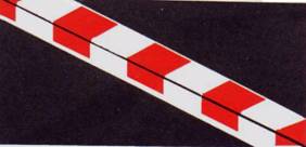 أحجار حافة مصبوغة باللون الأحمر والأبيض: ممنوع التوقف أو الوقوف