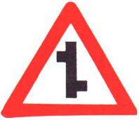 مفترق تفرعات: نحو اليمين وثم نحو اليسار